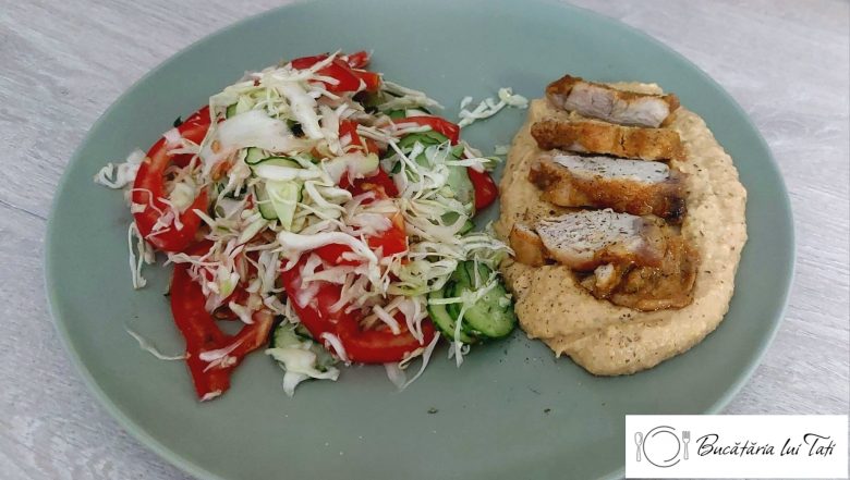 friptura de curcan, hummus si salata de varza
